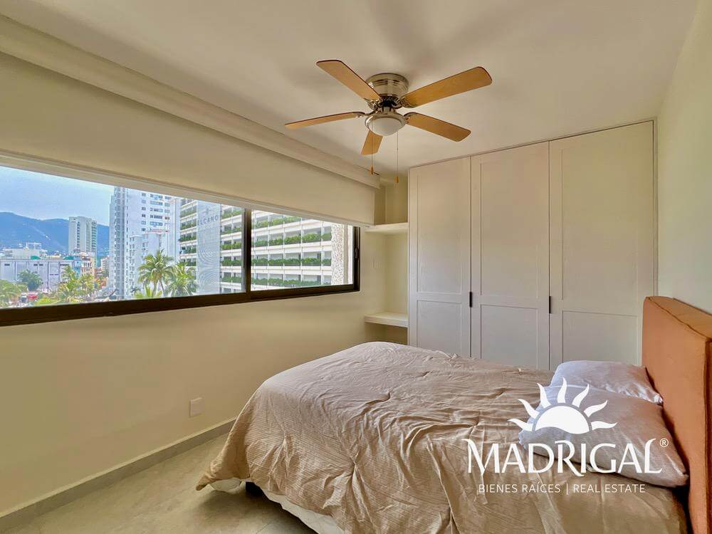 & Antibes | Departamento remodelado en venta en la bahía de Acapulco de tres recamaras