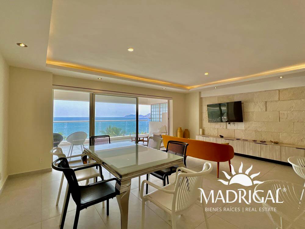 & Antibes | Departamento remodelado en venta en la bahía de Acapulco de tres recamaras