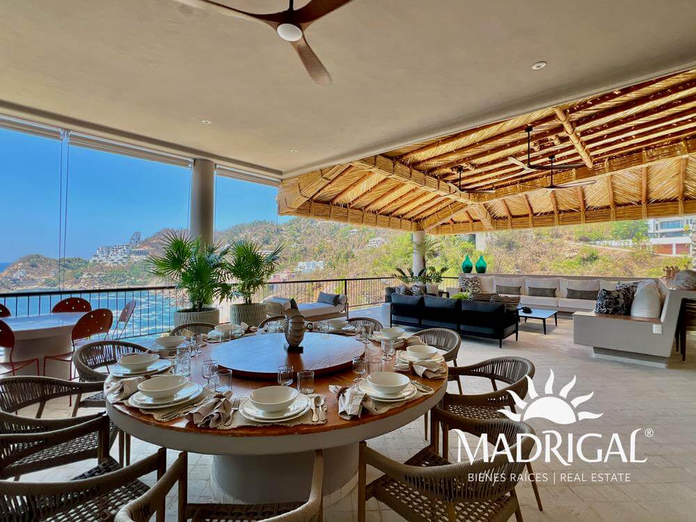 Villa Caracol | Exclusiva villa en venta de cinco recámaras con vista al mar en el Fraccionamiento Brisas Marques