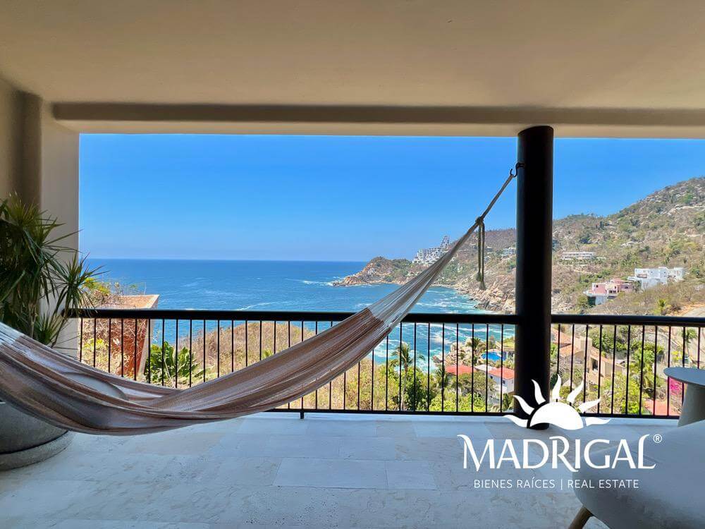 Villa Caracol | Exclusiva villa en venta de cinco recámaras con vista al mar en el Fraccionamiento Brisas Marques