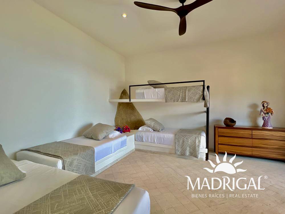 Villa Caracol | Exclusiva villa en venta de cinco recámaras con vista al mar en el Fraccionamiento Brisas Marques