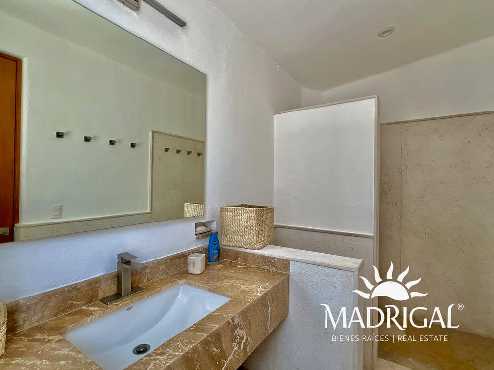 Villa Caracol | Exclusiva villa en venta de cinco recámaras con vista al mar en el Fraccionamiento Brisas Marques