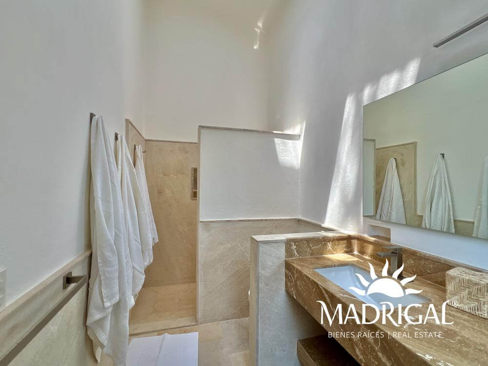 Villa Caracol | Exclusiva villa en venta de cinco recámaras con vista al mar en el Fraccionamiento Brisas Marques