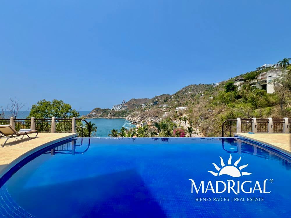 Villa Caracol | Exclusiva villa en venta de cinco recámaras con vista al mar en el Fraccionamiento Brisas Marques