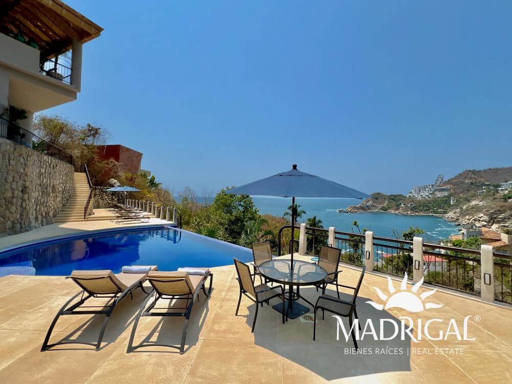 Villa Caracol | Exclusiva villa en venta de cinco recámaras con vista al mar en el Fraccionamiento Brisas Marques