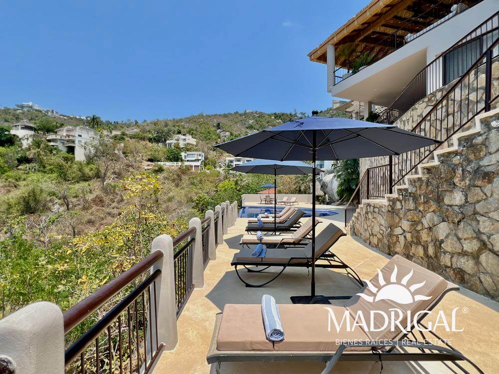 Villa Caracol | Exclusiva villa en venta de cinco recámaras con vista al mar en el Fraccionamiento Brisas Marques