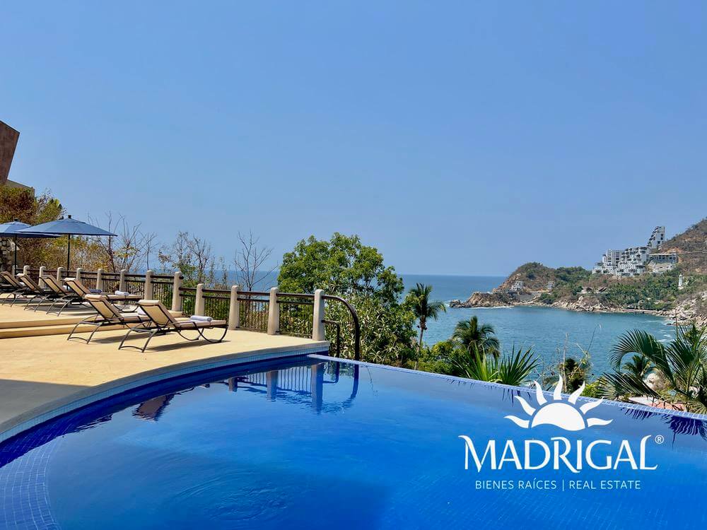 Villa Caracol | Exclusiva villa en venta de cinco recámaras con vista al mar en el Fraccionamiento Brisas Marques