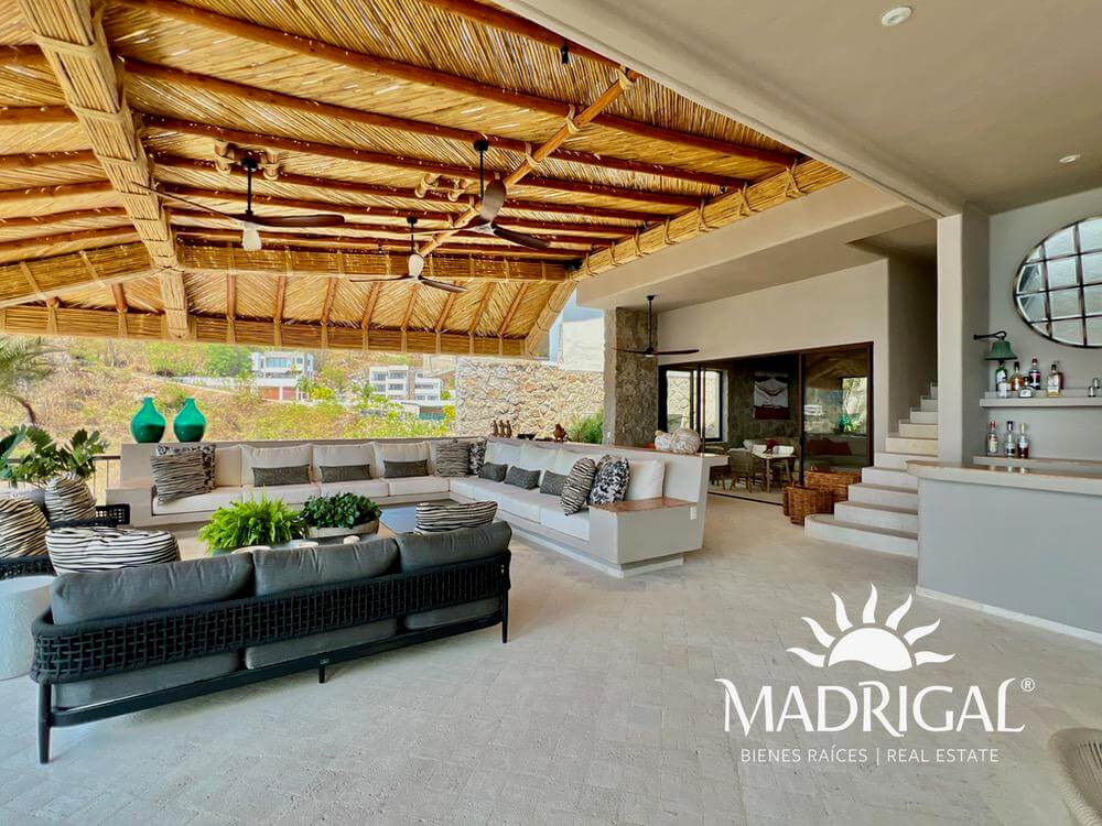 Villa Caracol | Exclusiva villa en venta de cinco recámaras con vista al mar en el Fraccionamiento Brisas Marques