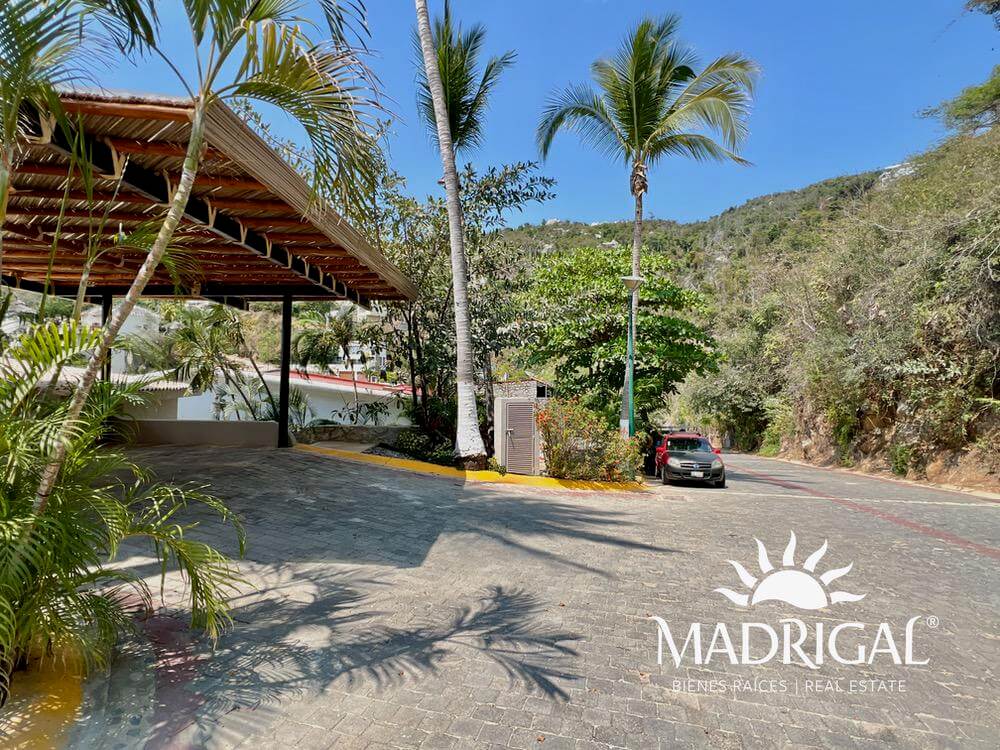 Villa Caracol | Exclusiva villa en venta de cinco recámaras con vista al mar en el Fraccionamiento Brisas Marques