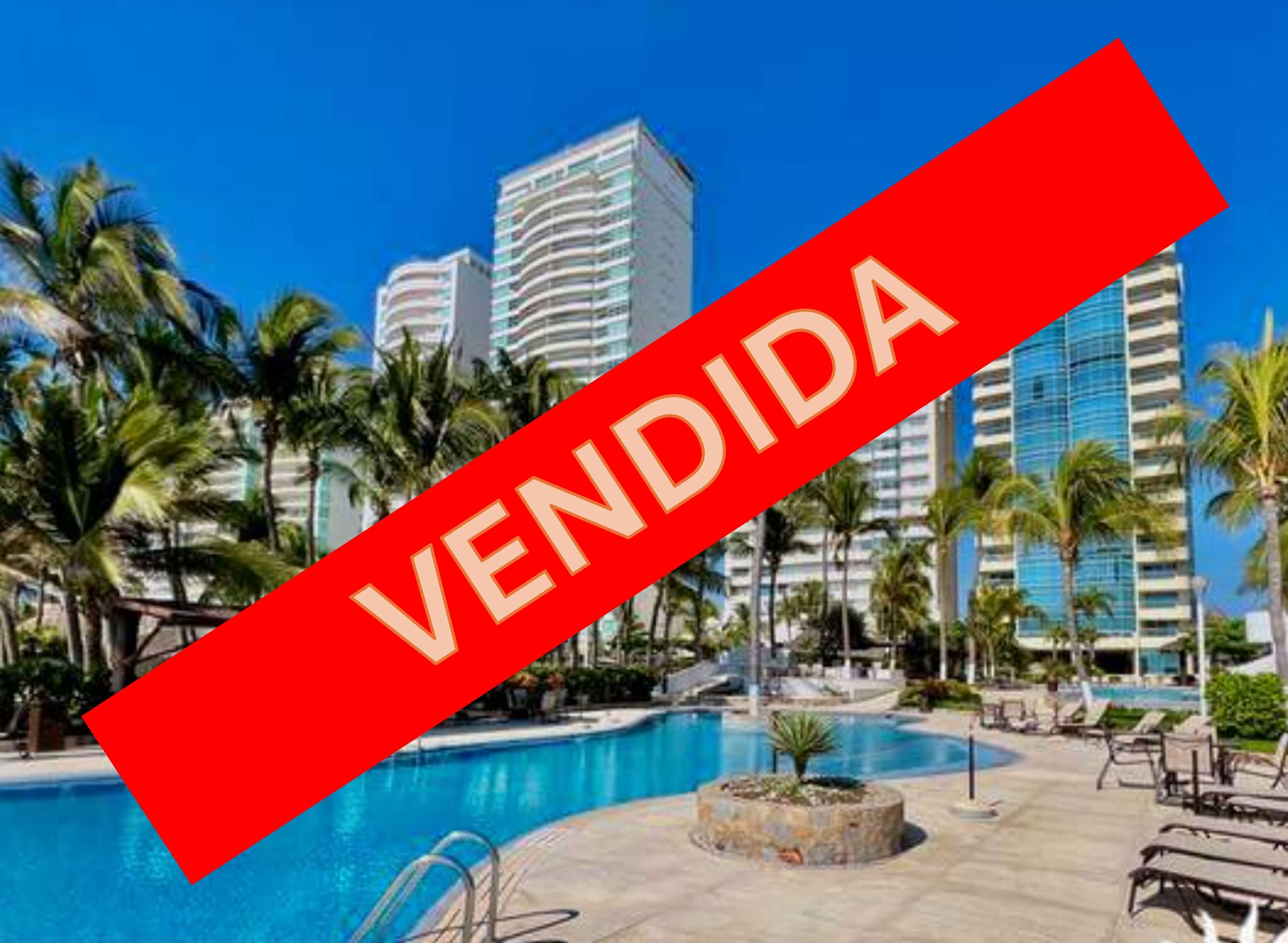 Penthouse for sale in the Oasis Condominium in Playa Diamante Acapulco in front of the beach