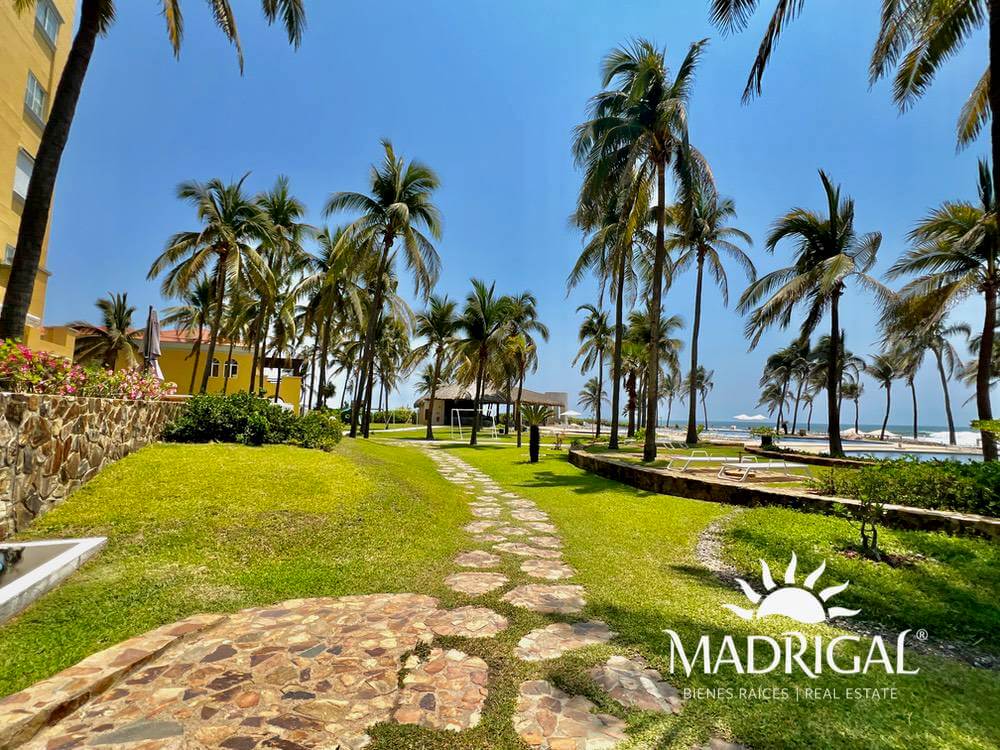 Del Mar Tres Vidas | Departamento en venta en nivel jardín con alberca propia