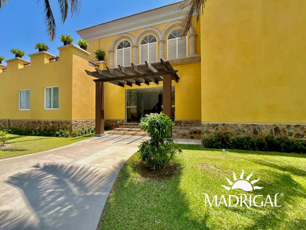 Del Mar Tres Vidas | Departamento en venta en nivel jardín con alberca propia