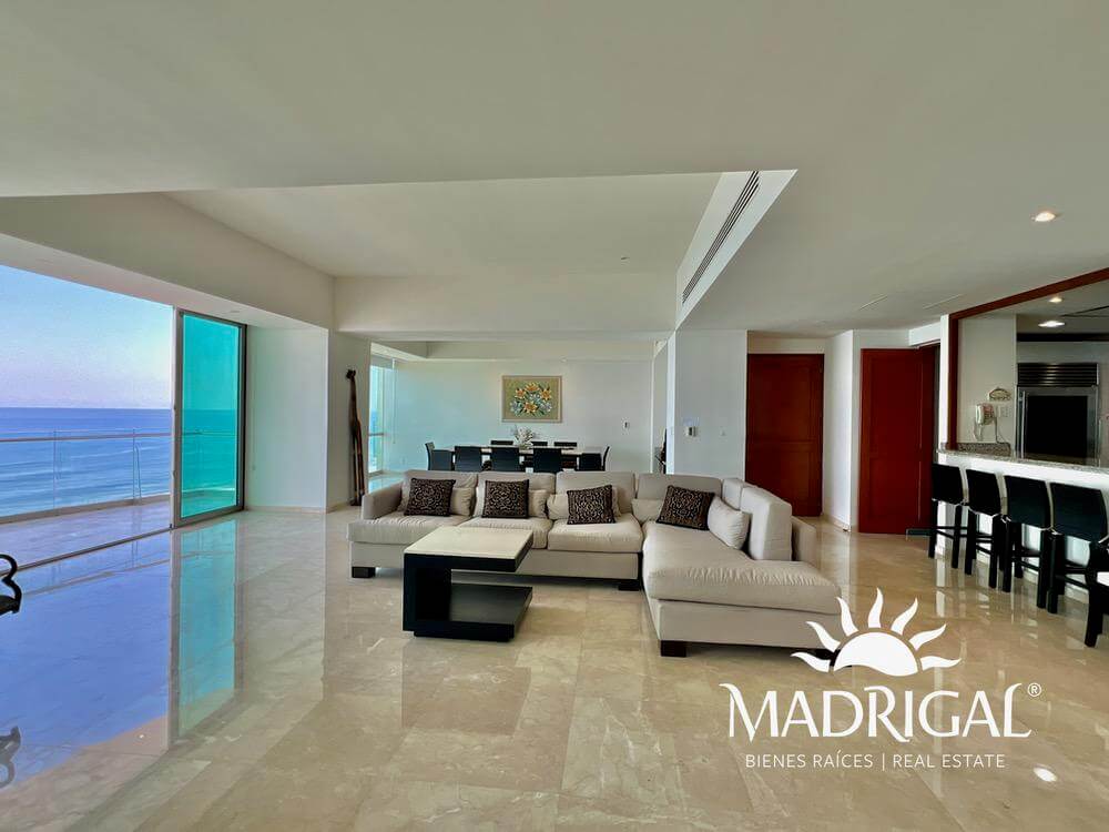 Costa Ventura |Departamento en venta de cuatro recámaras frente al mar