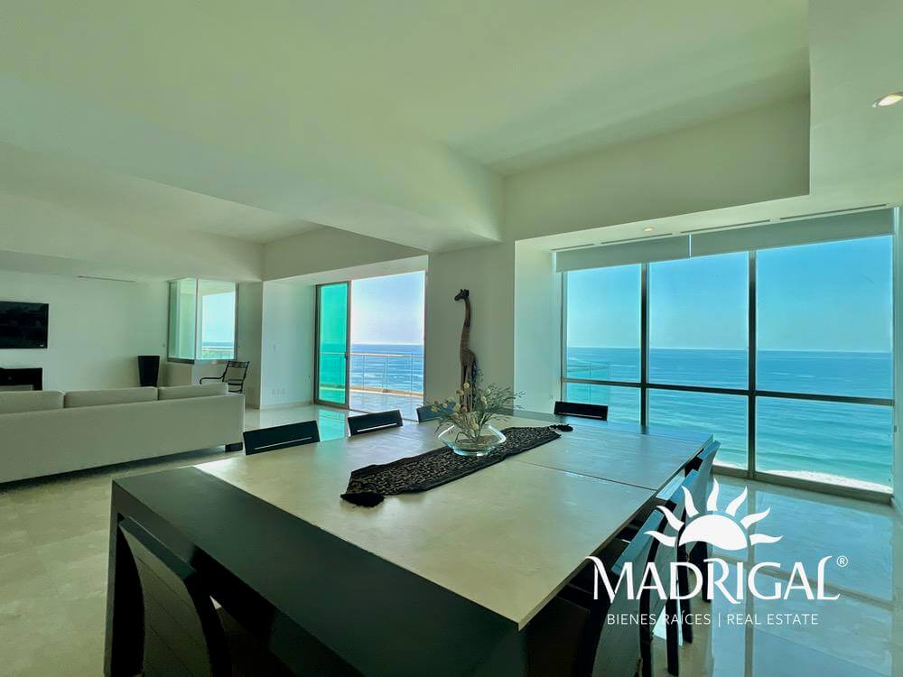 Costa Ventura |Departamento en venta de cuatro recámaras frente al mar