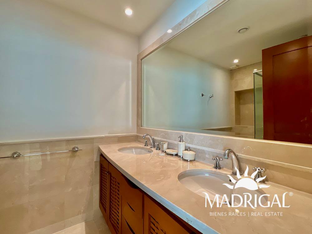 Costa Ventura |Departamento en venta de cuatro recámaras frente al mar