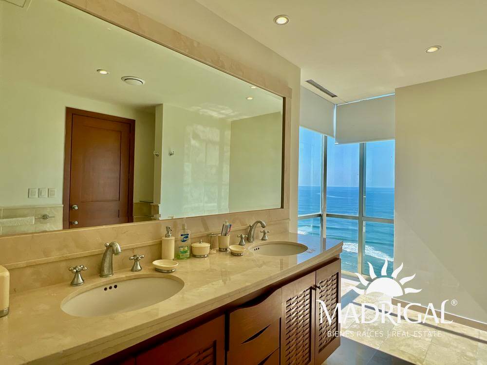 Costa Ventura |Departamento en venta de cuatro recámaras frente al mar