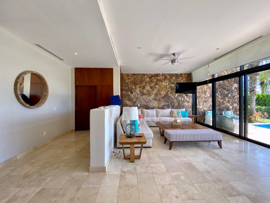 Residencias – Villa en venta frente al campo de Golf en Tres Vidas