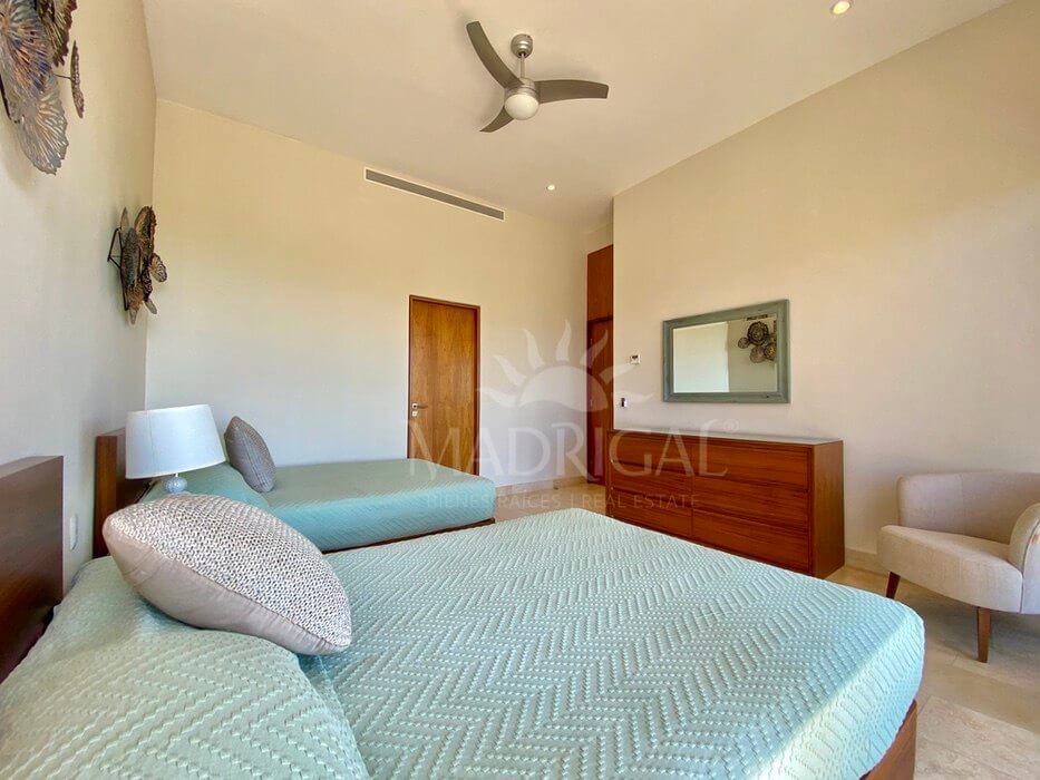 Residencias – Villa en venta frente al campo de Golf en Tres Vidas