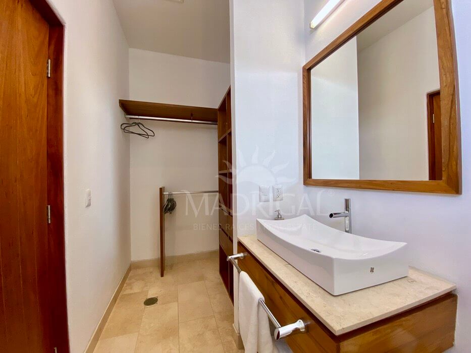 Residencias – Villa en venta frente al campo de Golf en Tres Vidas