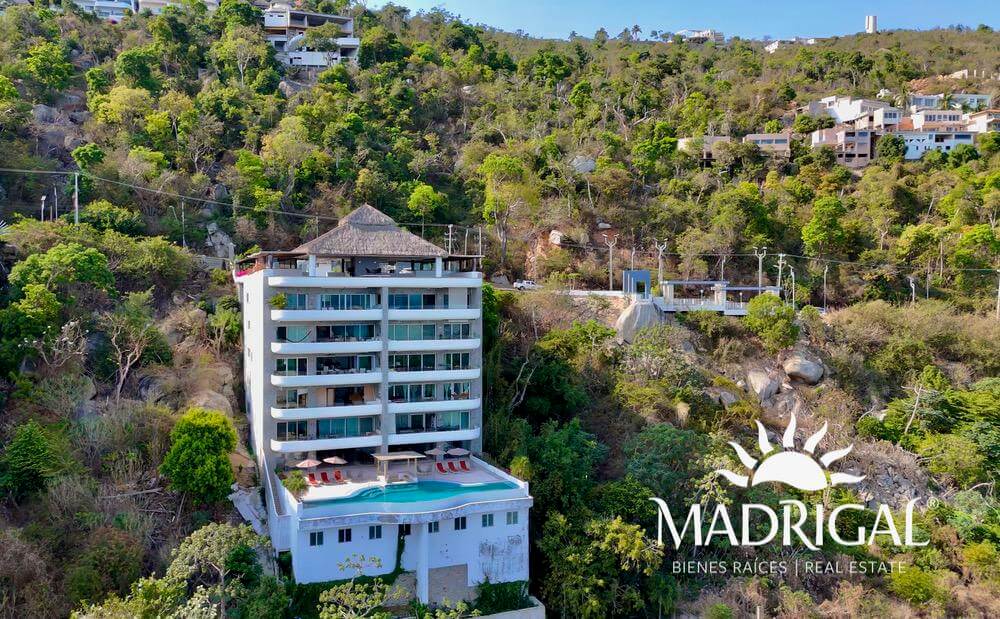 Ave de Paraiso | Departamento en venta sobre la Escenica de gran formato y excelente vista