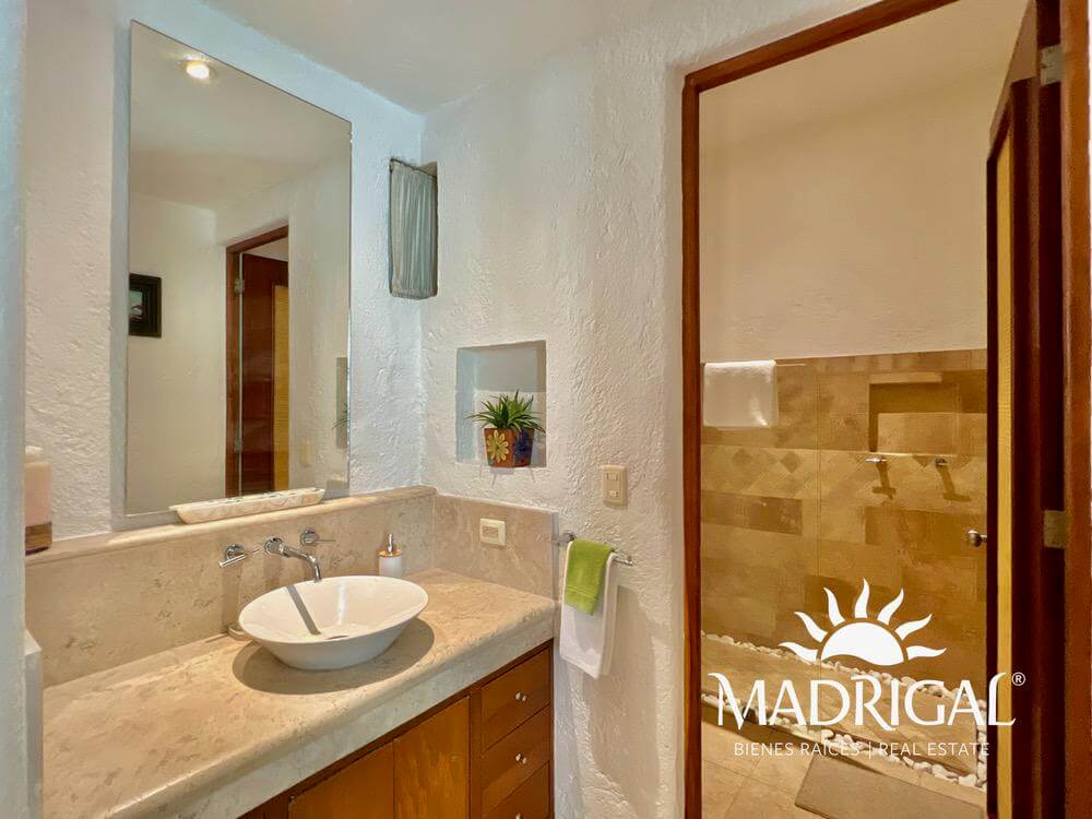 Ave de Paraiso | Departamento en venta sobre la Escenica de gran formato y excelente vista