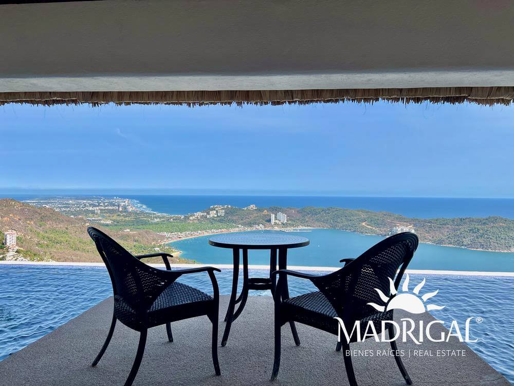 Ave de Paraiso | Departamento en venta sobre la Escenica de gran formato y excelente vista