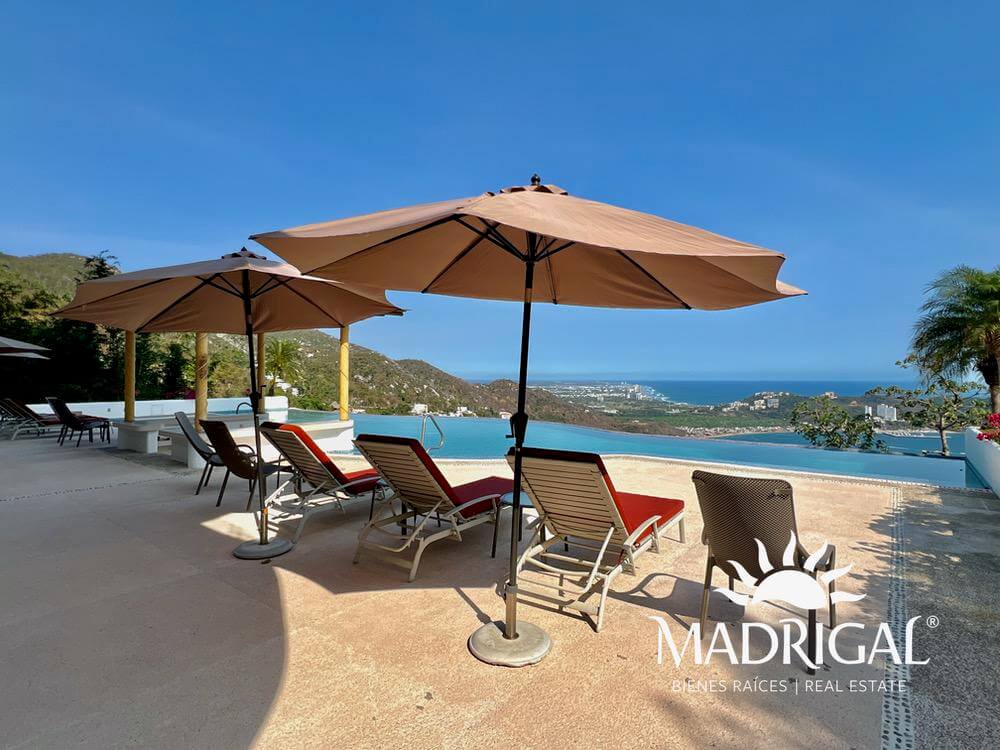 Ave de Paraiso | Departamento en venta sobre la Escenica de gran formato y excelente vista