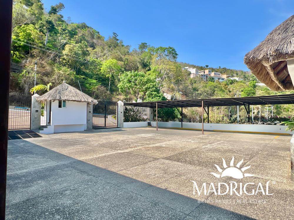 Ave de Paraiso | Departamento en venta sobre la Escenica de gran formato y excelente vista
