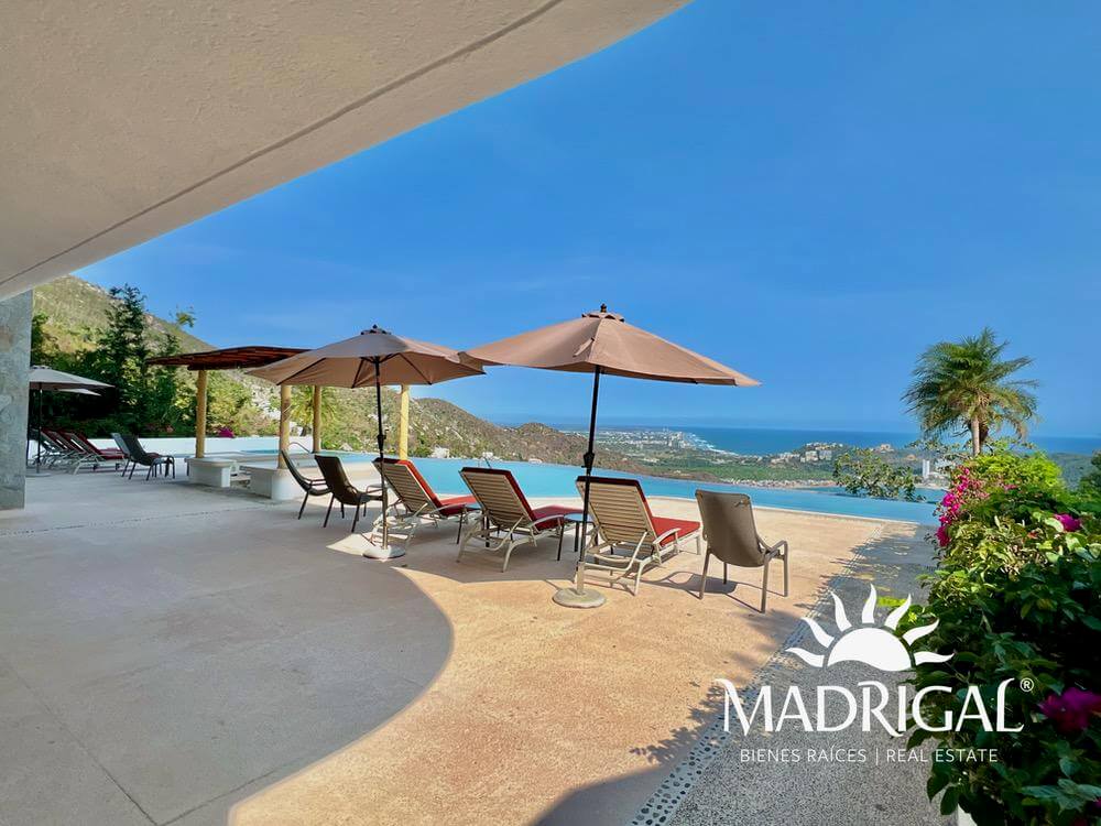 Ave de Paraiso | Departamento en venta sobre la Escenica de gran formato y excelente vista