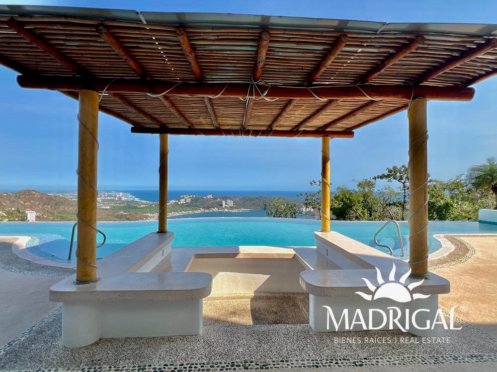 Ave de Paraiso | Departamento en venta sobre la Escenica de gran formato y excelente vista