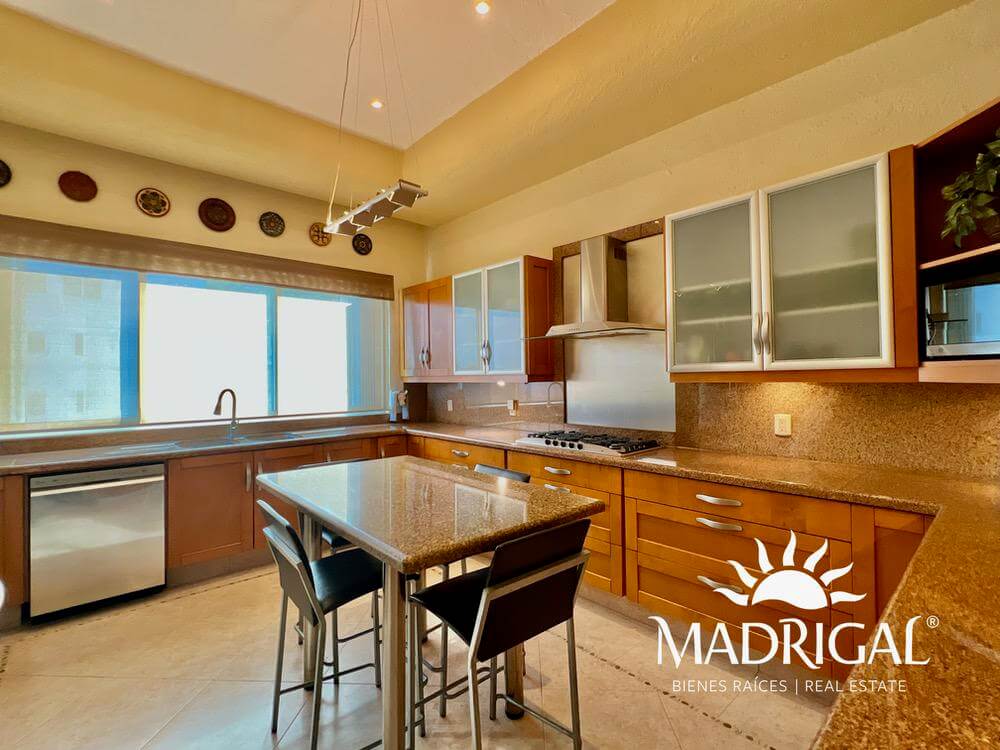 Ave de Paraiso | Departamento en venta sobre la Escenica de gran formato y excelente vista