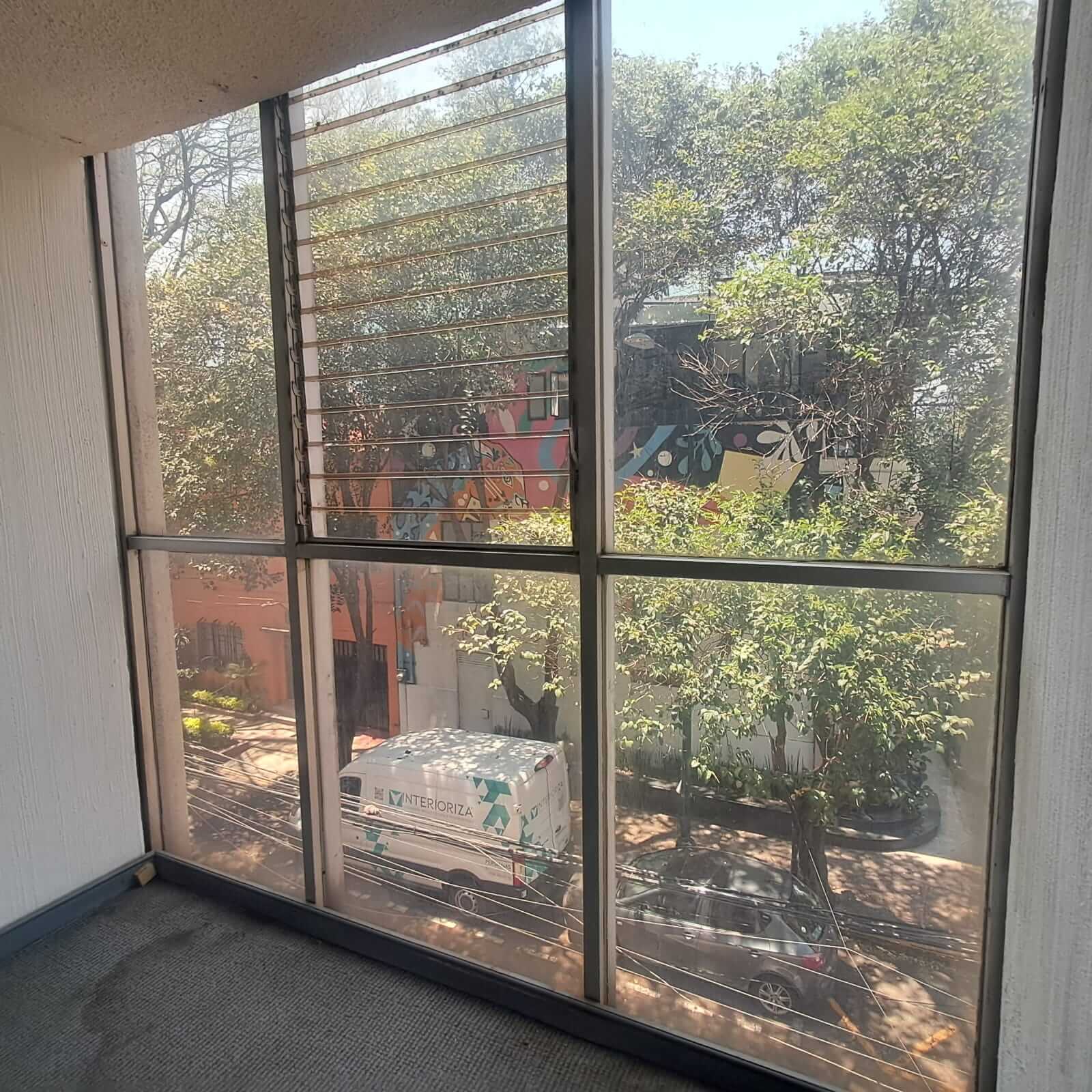  Exclusive 10-story corner building in Mexico City's sought-after Anzures neighborhood.