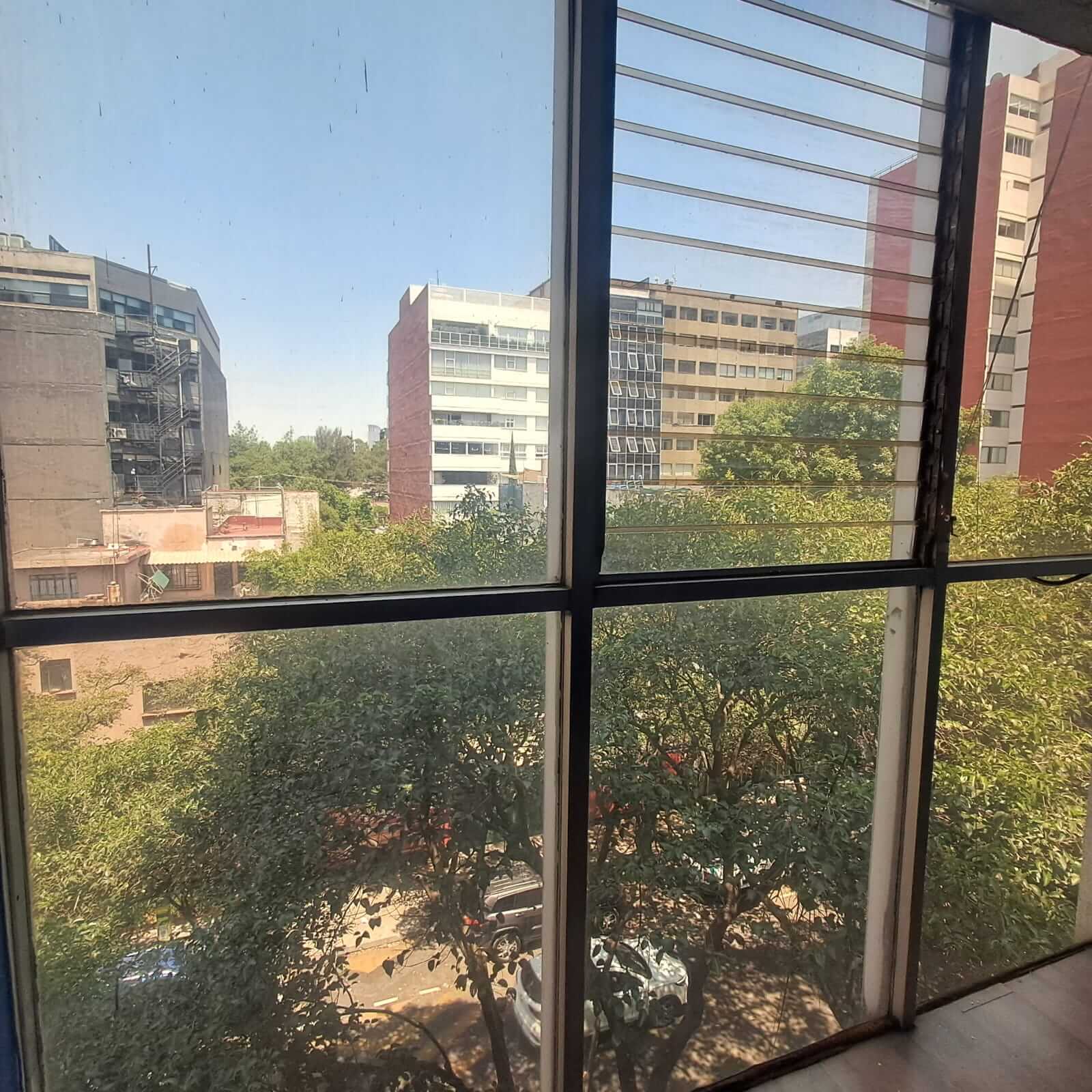  Exclusive 10-story corner building in Mexico City's sought-after Anzures neighborhood.