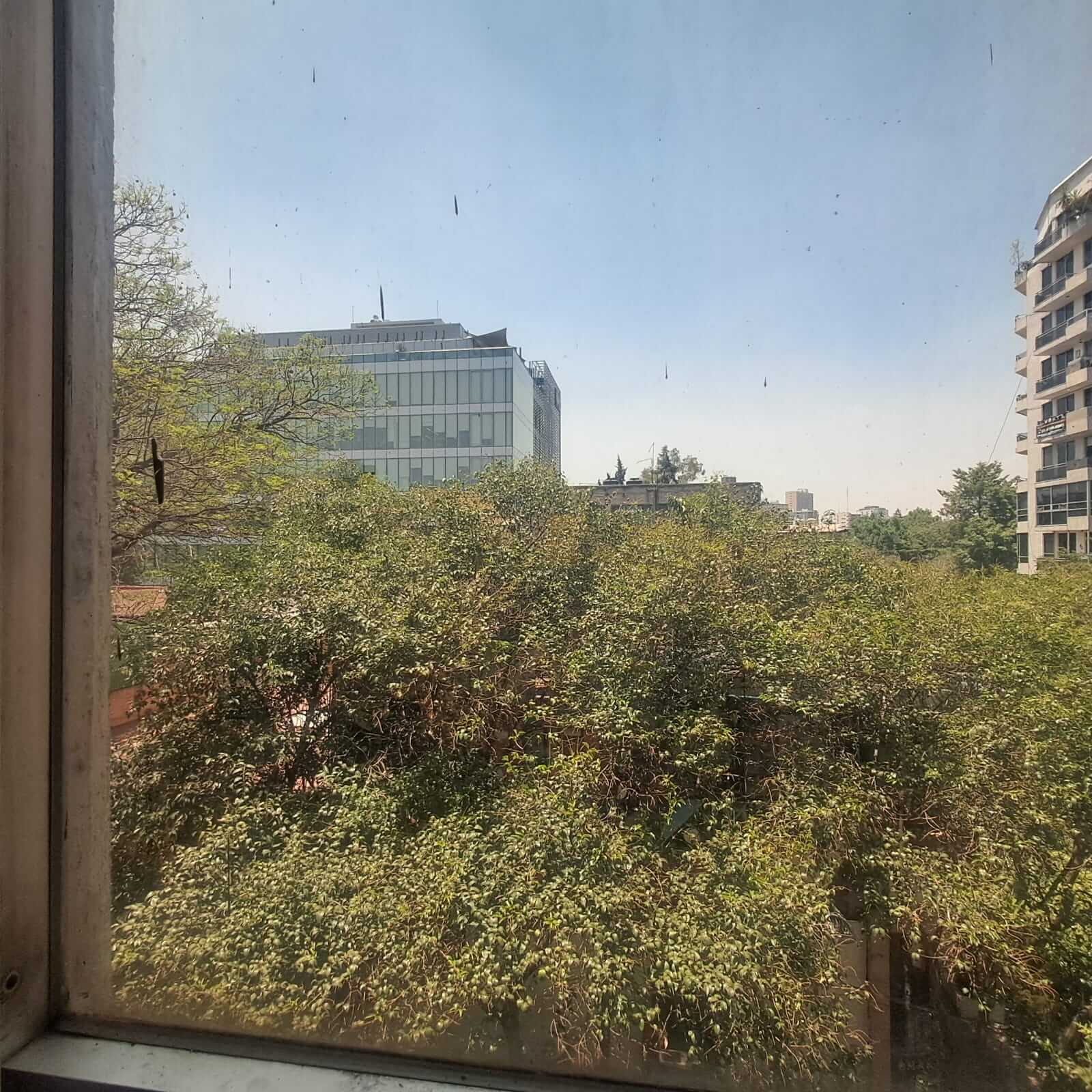  Exclusive 10-story corner building in Mexico City's sought-after Anzures neighborhood.