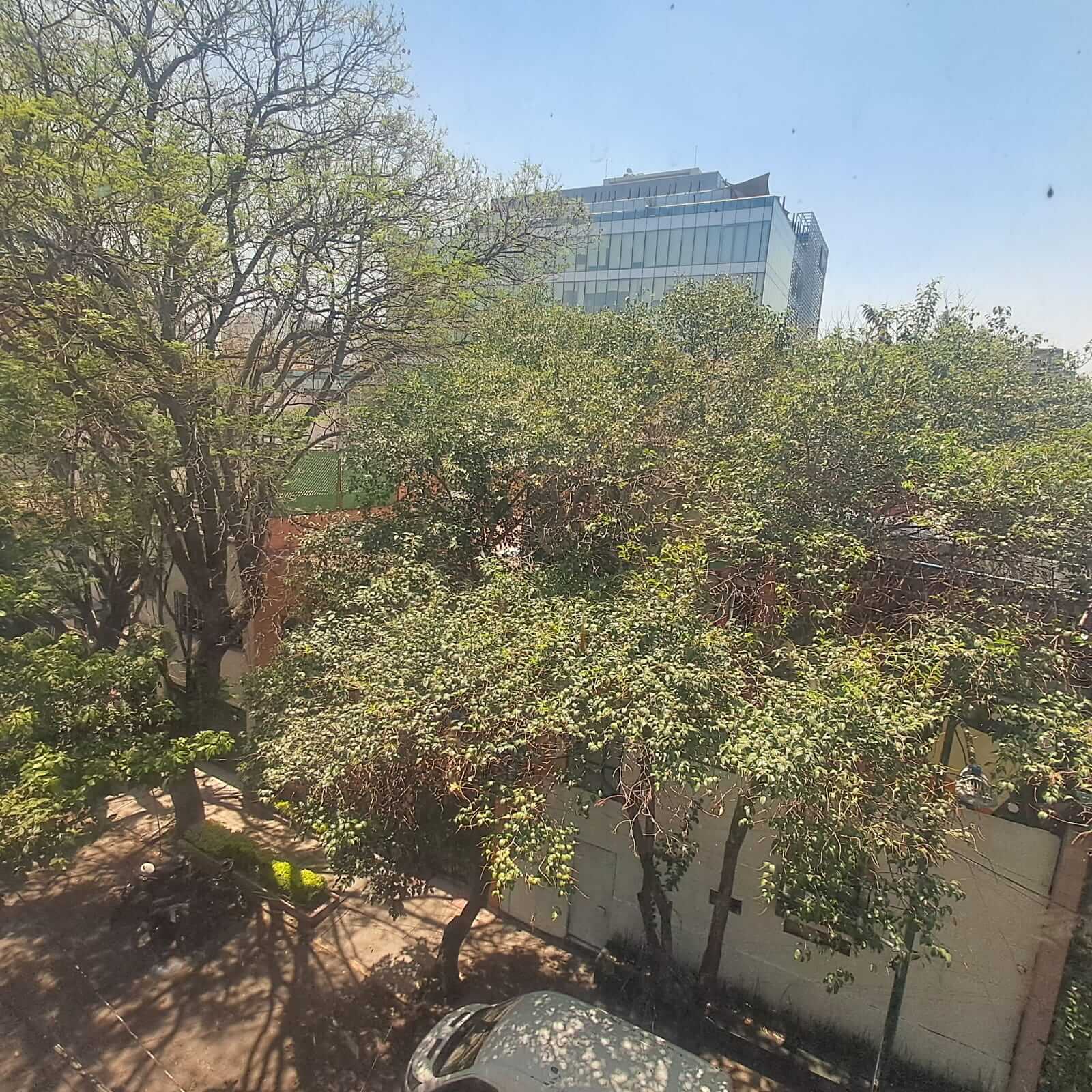  Exclusive 10-story corner building in Mexico City's sought-after Anzures neighborhood.