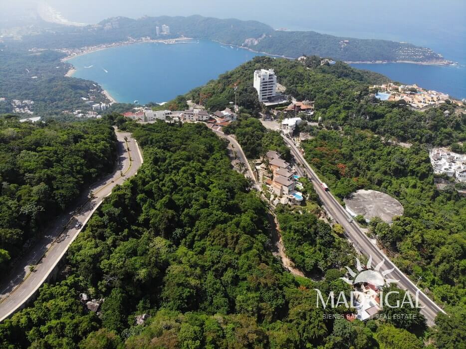 Lote en la Cima de 20225 m2 Condominal con vista a Playa Diamante y Mar Abierto