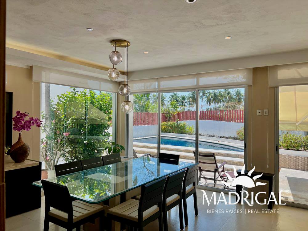 Villa en venta con alberca con vista al Campo de Golf a unos pasos de la playa