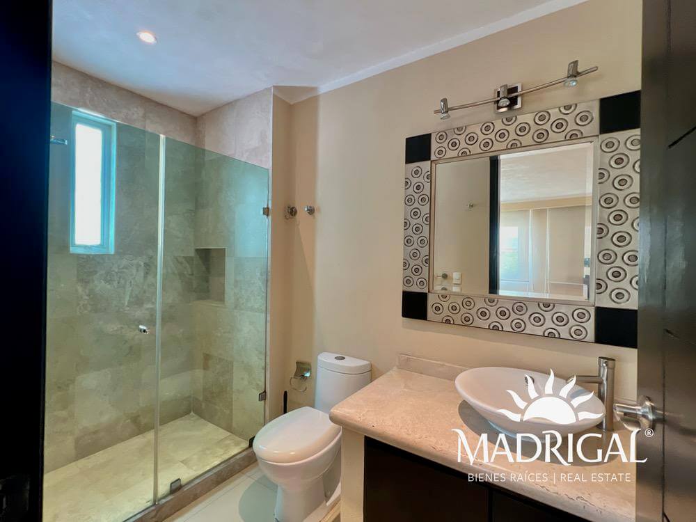Villa en venta con alberca con vista al Campo de Golf a unos pasos de la playa