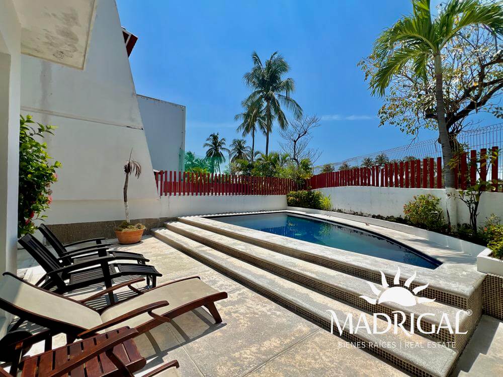 Villa en venta con alberca con vista al Campo de Golf a unos pasos de la playa