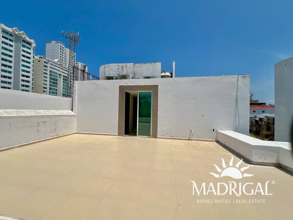 Villa en venta con alberca con vista al Campo de Golf a unos pasos de la playa