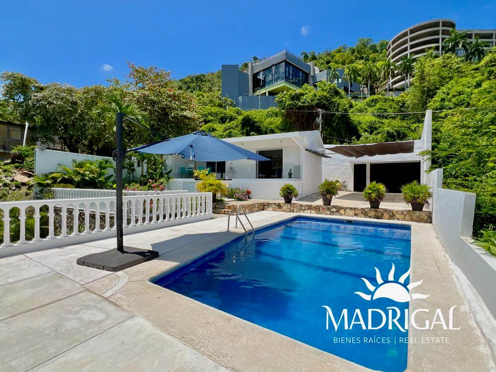 Casa en venta en el Fraccionamiento Brisas Guitarron en Acapulco