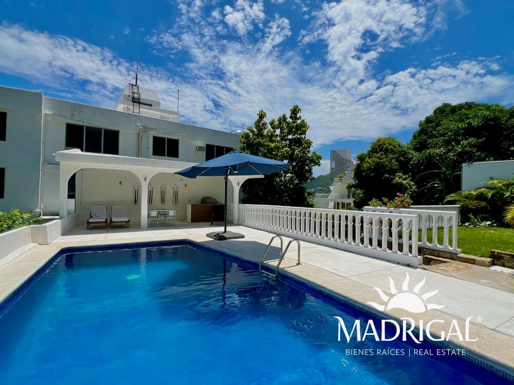 Casa en venta en el Fraccionamiento Brisas Guitarron en Acapulco