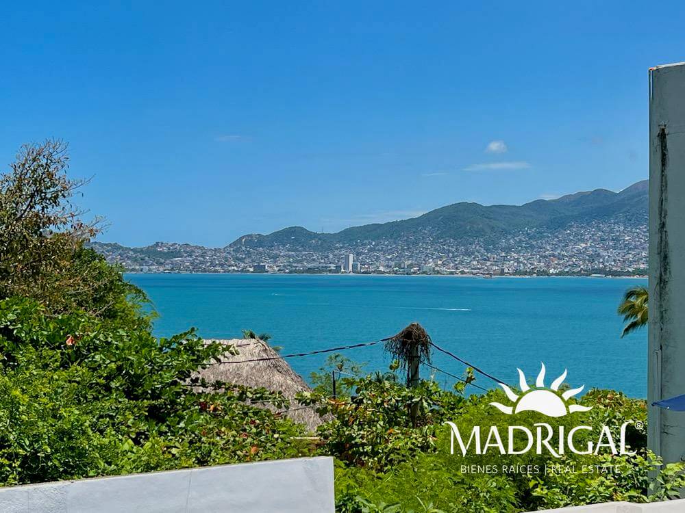 Casa en venta en el Fraccionamiento Brisas Guitarron en Acapulco
