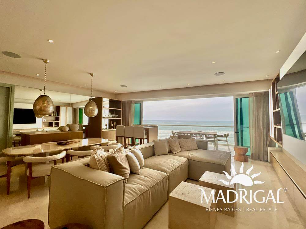 Mare | En venta departamento de tres recamaras frente al mar