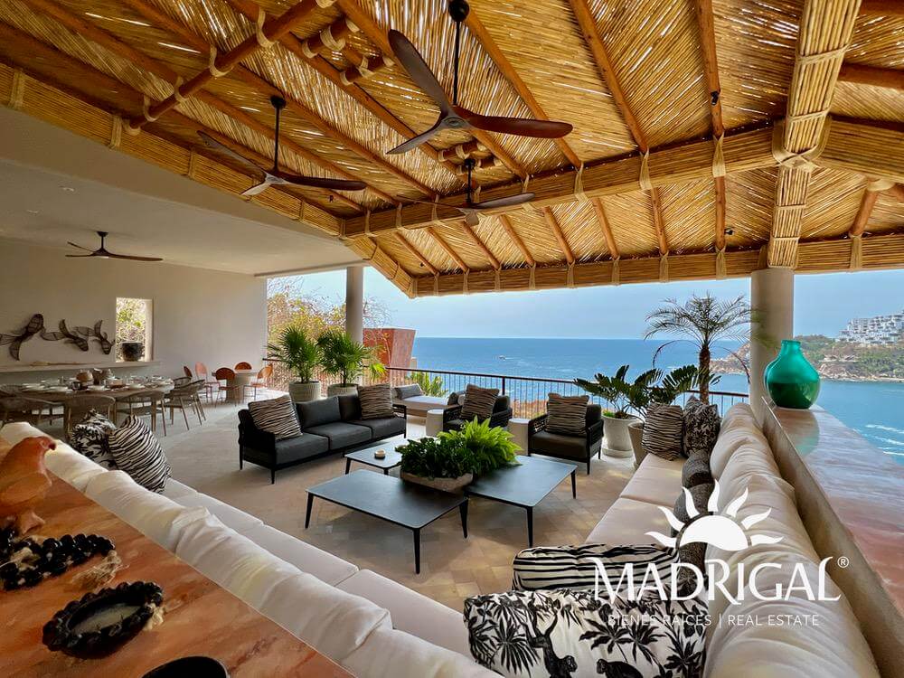Villa Caracol | Exclusiva villa en venta de cinco recámaras con vista al mar en el Fraccionamiento Brisas Marques