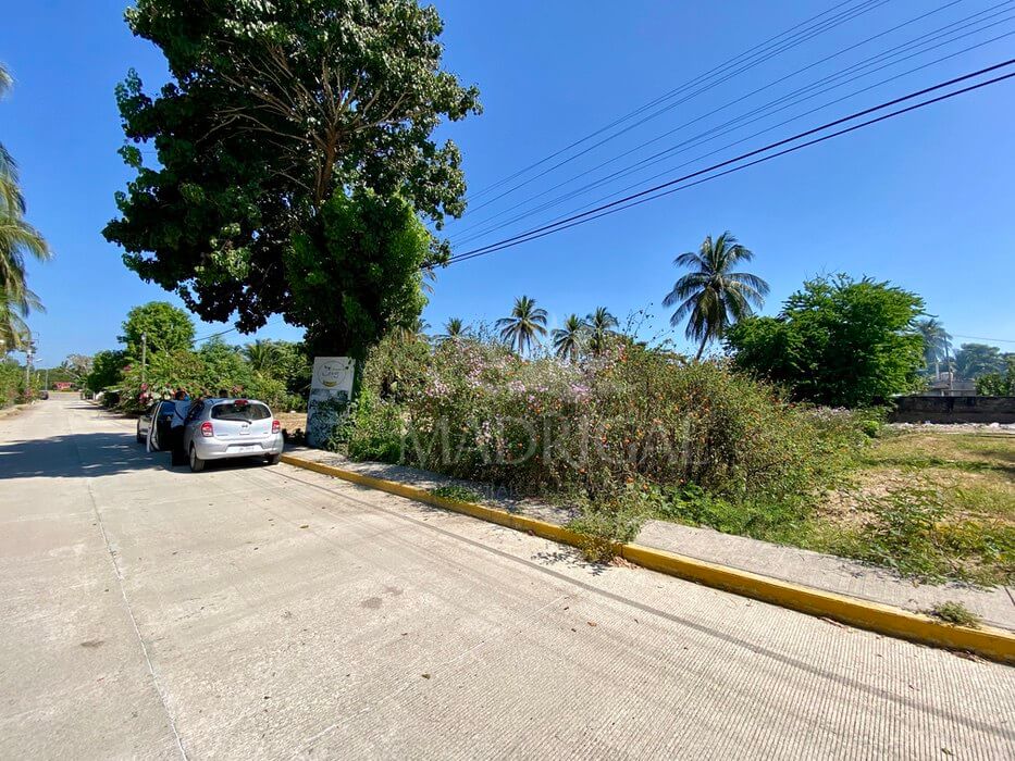 Lote en venta de 403 m2 en Barra Vieja Acapulco, a unos pasos de la playa
