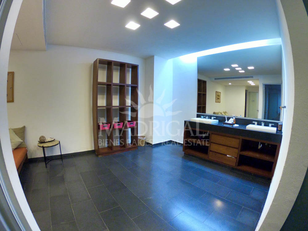 El Palmar Tres Vidas | Departamento en venta en Torre Baru en quinto piso de cuatro recámaras frente al mar