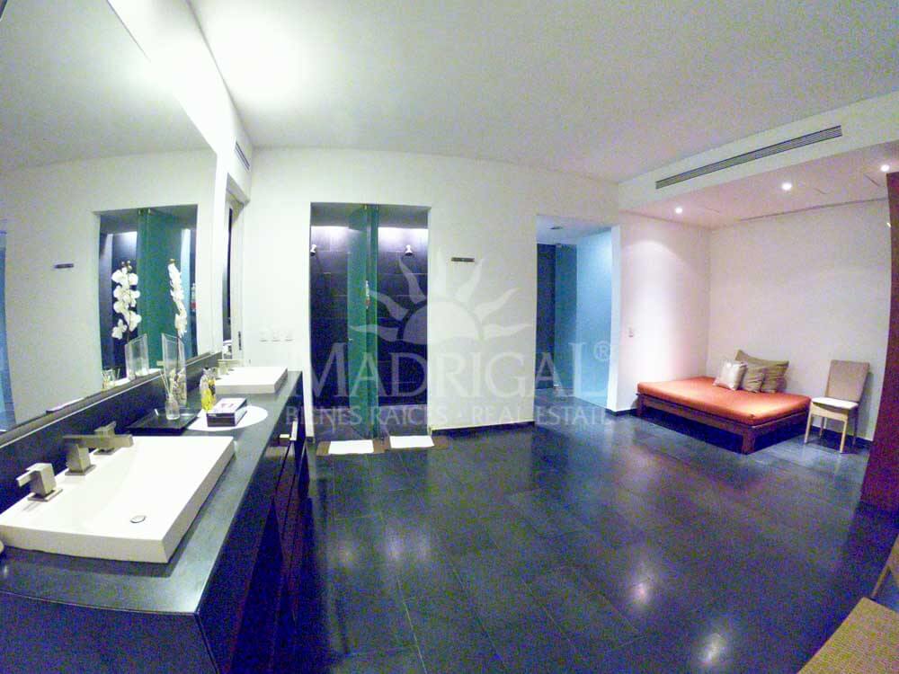 El Palmar Tres Vidas | Departamento en venta en Torre Baru en quinto piso de cuatro recámaras frente al mar