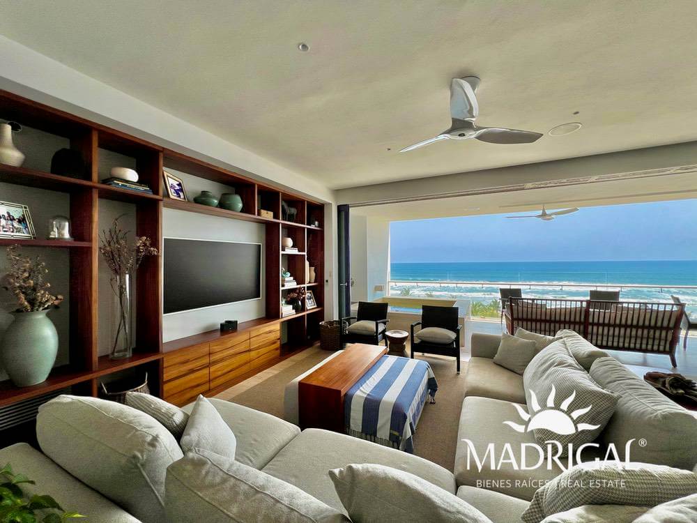 El Palmar Tres Vidas | Departamento en venta en Torre Baru en quinto piso de cuatro recámaras frente al mar