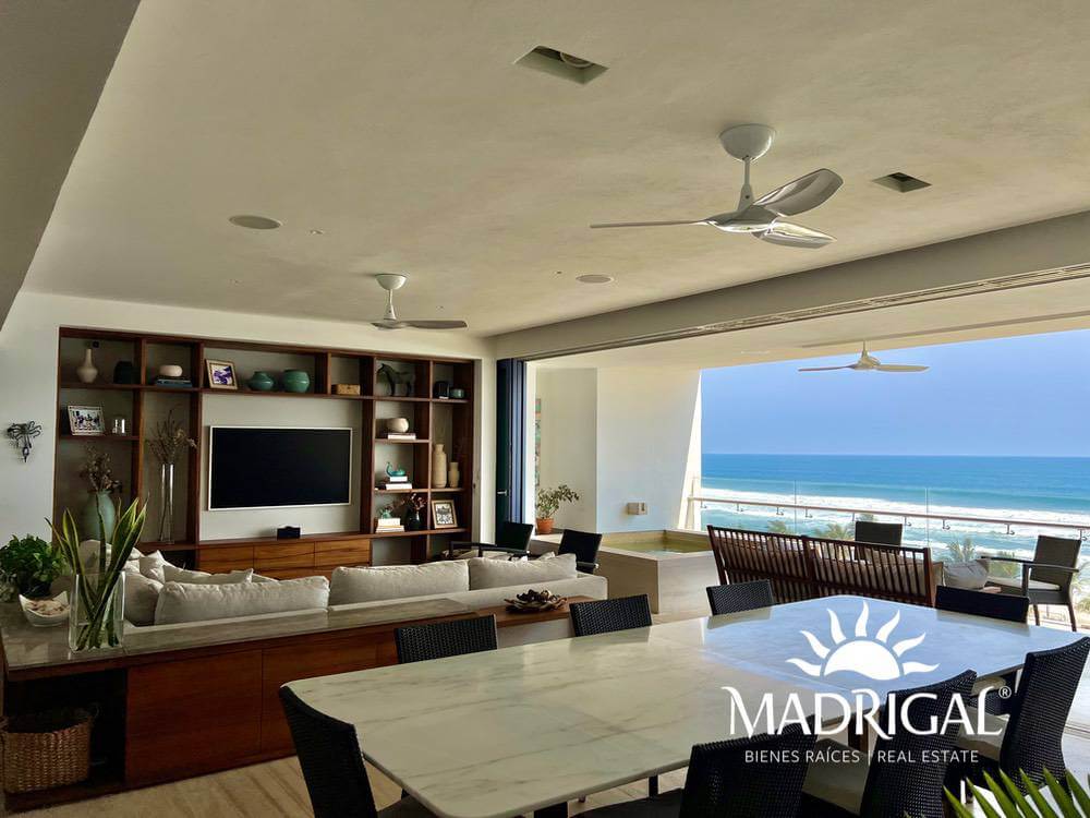 El Palmar Tres Vidas | Departamento en venta en Torre Baru en quinto piso de cuatro recámaras frente al mar